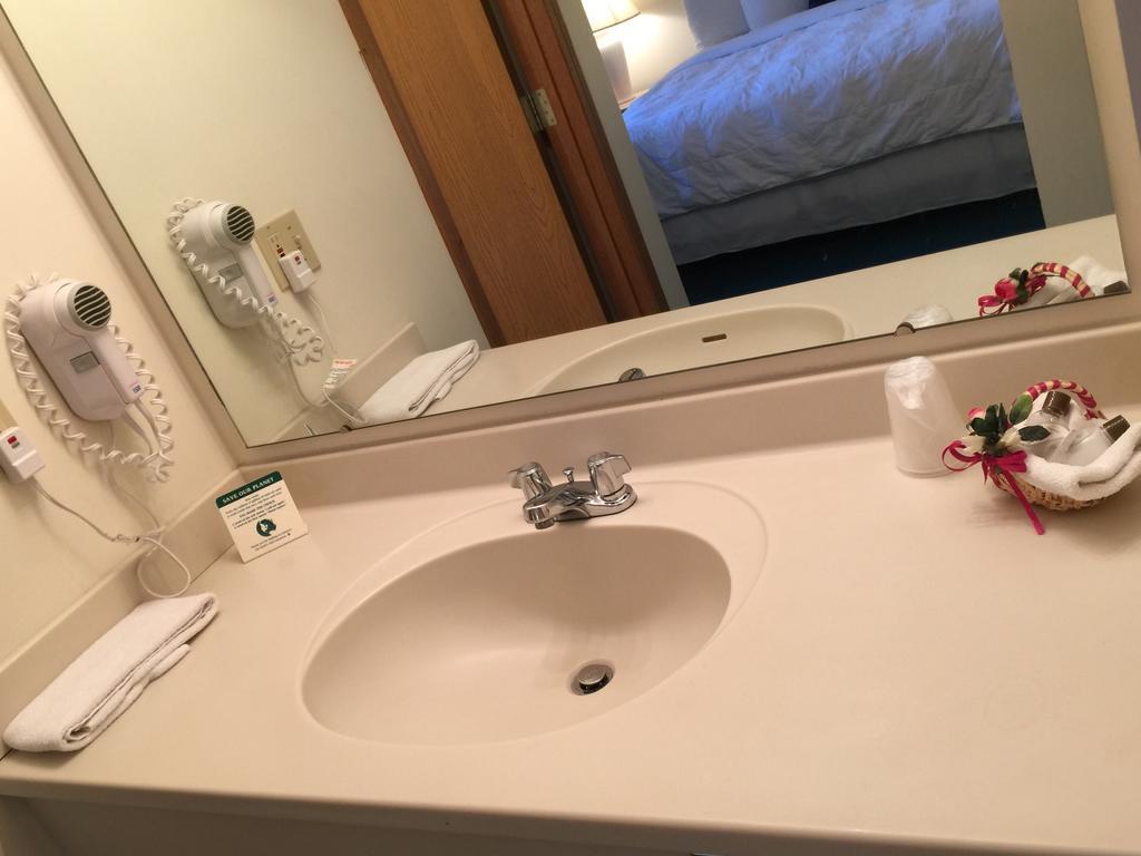 Americas Best Value Inn & Suites - Bluffton Rom bilde